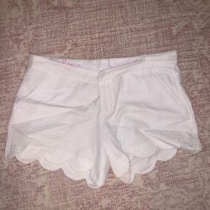 Lilly Pullitzer white buttercup scallop shorts